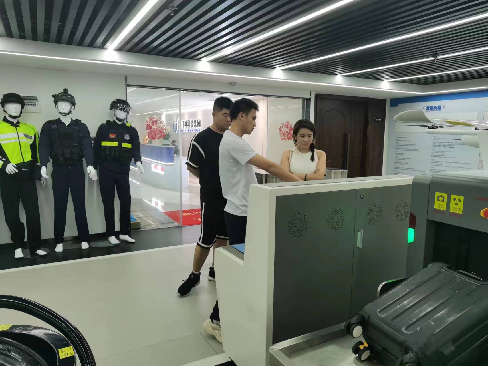 遼寧客戶來司參觀(guān),www.91為(wéi)其展示創(chuàng)新產品與卓越技術